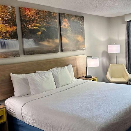 Days Inn By Wyndham Columbia Ne Fort Jackson Екстериор снимка