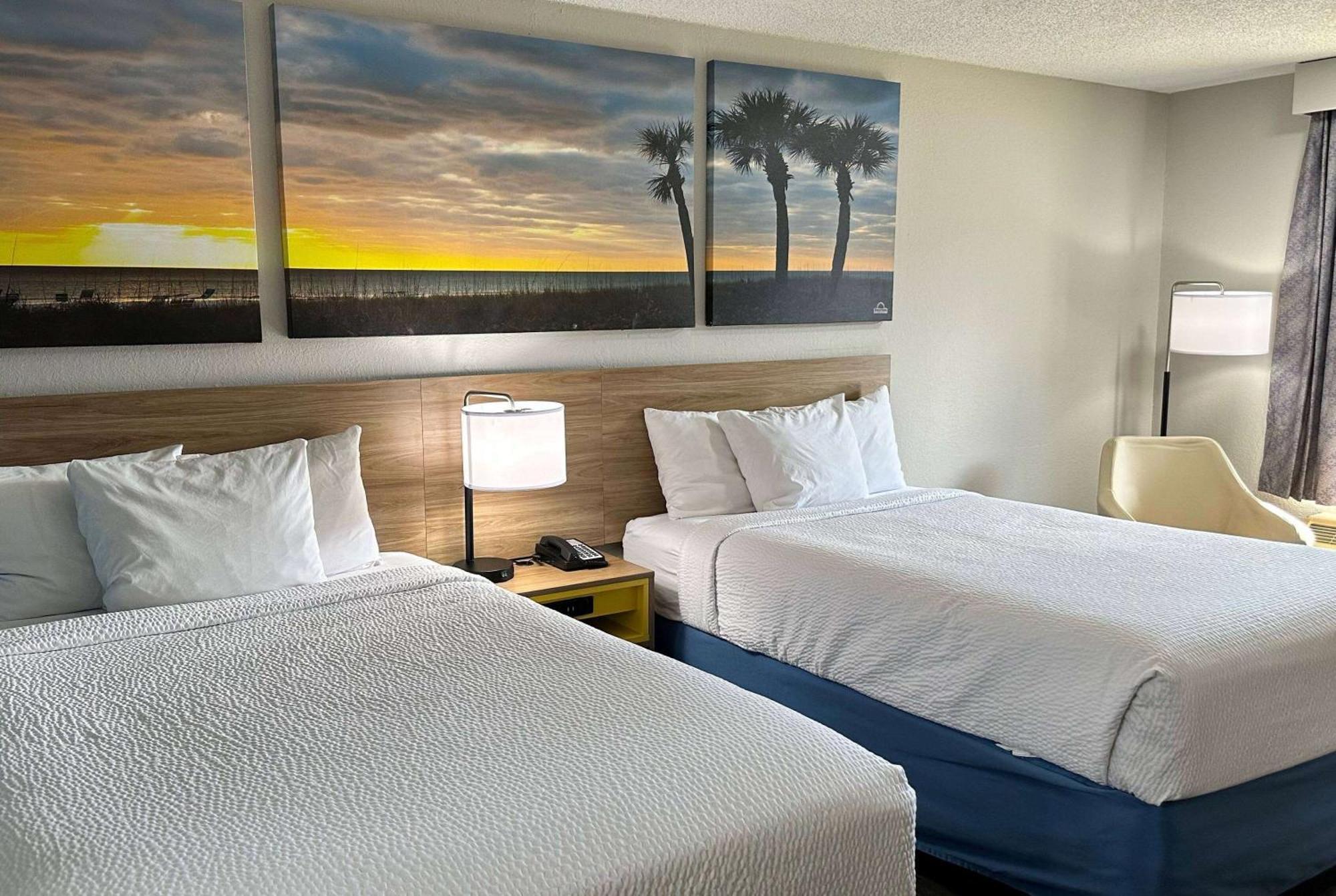 Days Inn By Wyndham Columbia Ne Fort Jackson Екстериор снимка