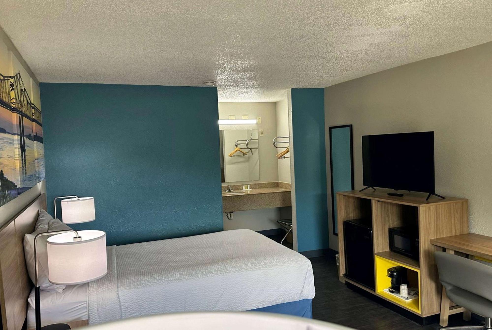 Days Inn By Wyndham Columbia Ne Fort Jackson Екстериор снимка