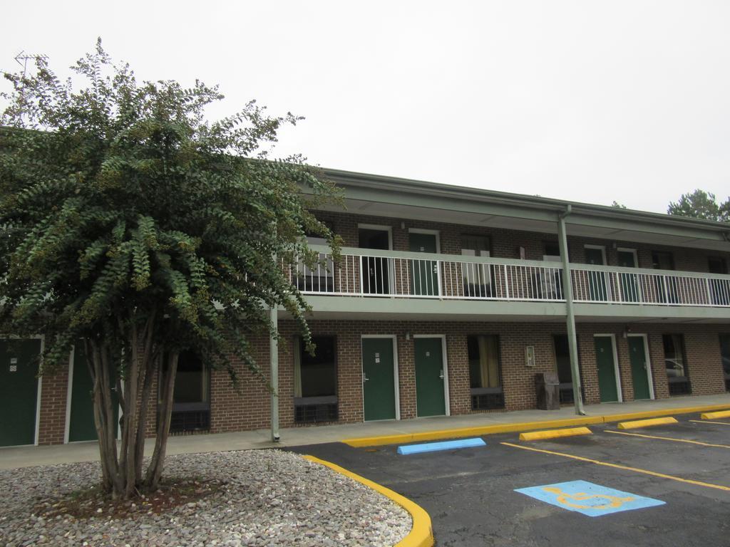 Days Inn By Wyndham Columbia Ne Fort Jackson Екстериор снимка