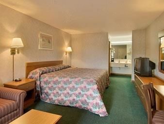 Days Inn By Wyndham Columbia Ne Fort Jackson Стая снимка